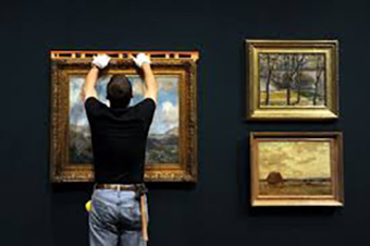 Handyman-services-Picture-hanging 2