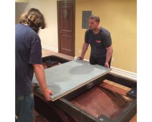 Billard-table-2-techs-lifting-salte-resized